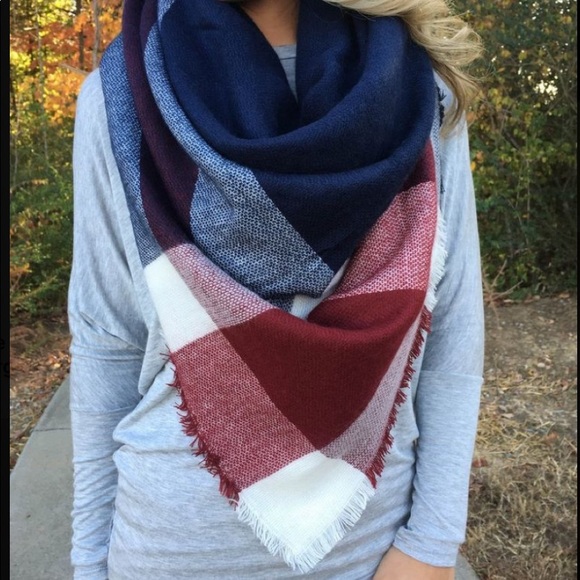 Tartan Triangle Scarf - Picture 3 of 8